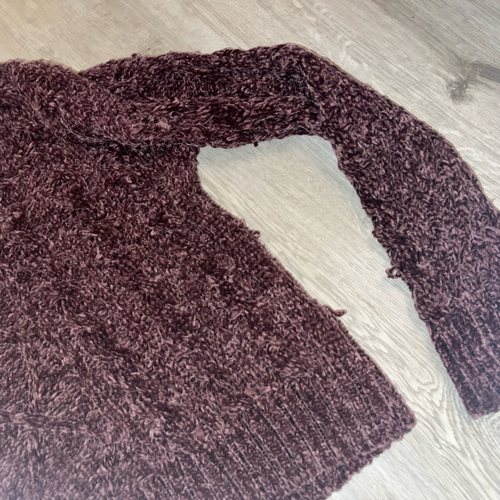 Small Altar’s State Sweater - Picture 6 of 6